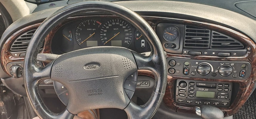 Ford-Scorpio-Cockpit